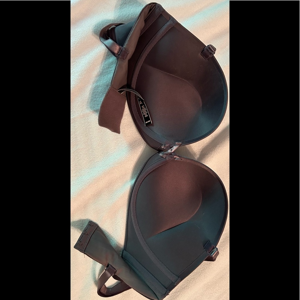 Victoria secret extra push bra. Can be strapless as well.